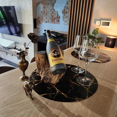 Luxury Apartments, Pool & Gym & Sauna & Self Check In 24 H & Free Parking